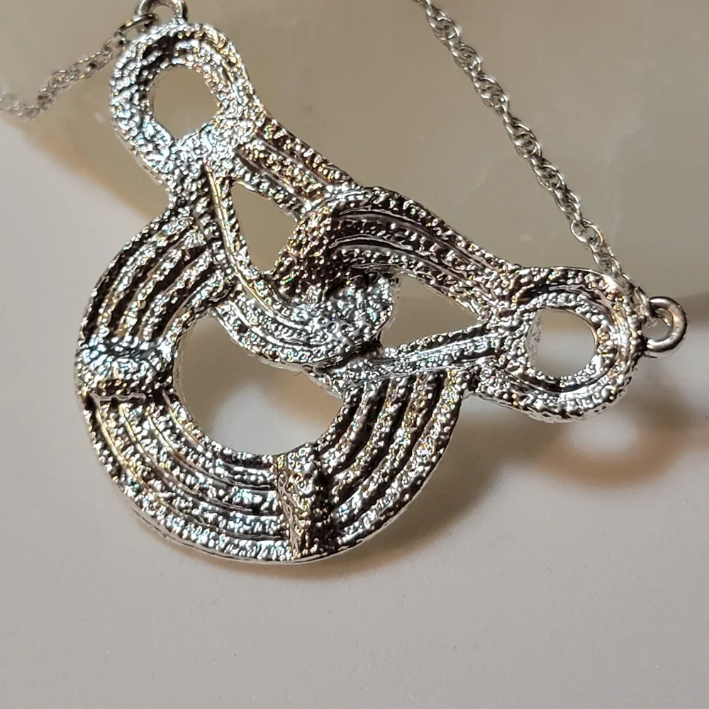 Silver Tone Knotted Necklace Avon Vintage SAQ